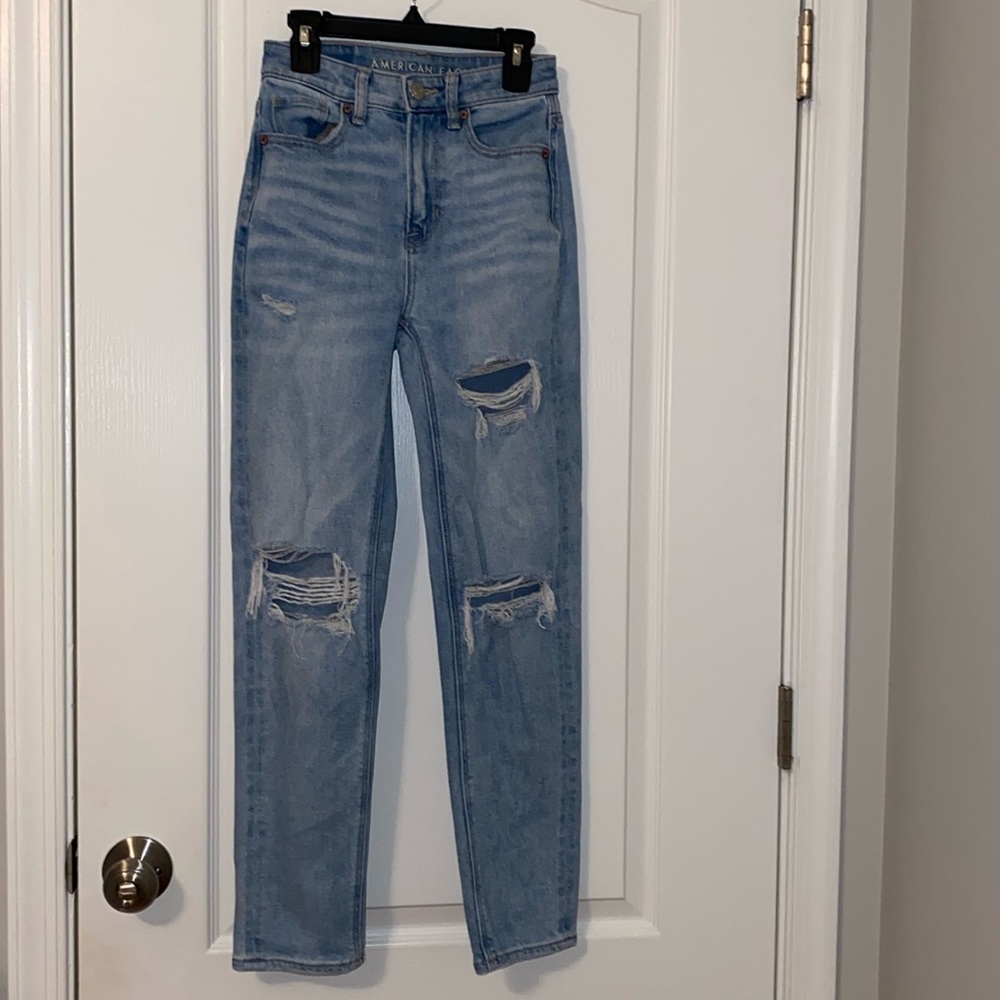 Brand: American Eagle, Color: light/medium wash, Size: 000
